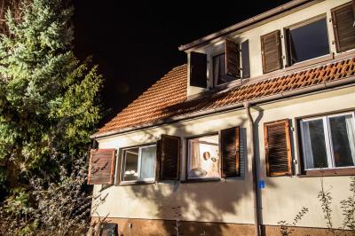 Esslingen-Wiflingshausen: In Brand geratenes Mobiliar fordert 2 Verletzte